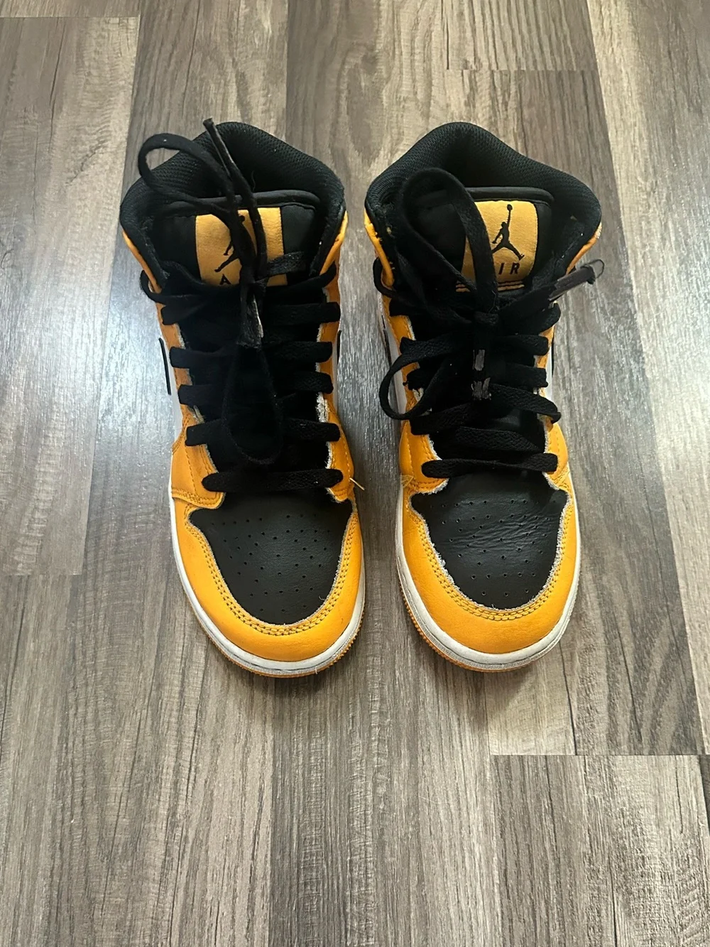 Nike Jordan 1 mid taxi yellow black size 4